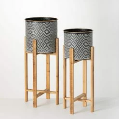 SULLIVANS Black and White Gemoetric Pattern Metal Planter on Stand (Set of 2)